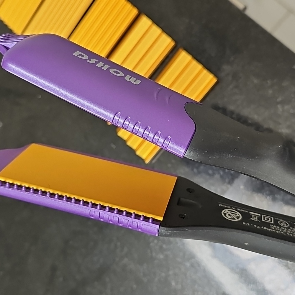 Hair Crimper/straightener with Interchangeable Plates - Picture 4 of 5